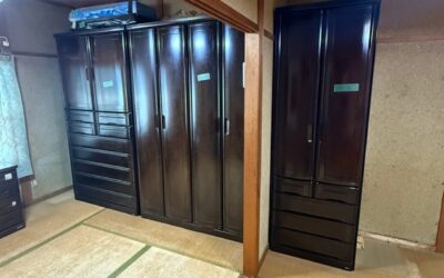 和室に並ぶ大型婚礼家具｜回収前の婚礼家具の設置状況